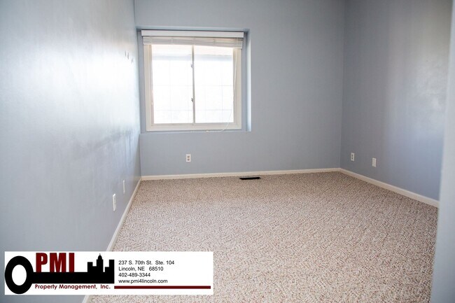 Building Photo - 2 Bedroom, 1.5 Bathroom Single Unit for Rent at Historic WaterPark