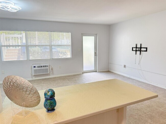 Building Photo - 28 Ventnor Dr