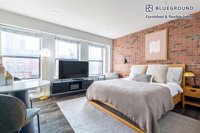 Building Photo - 104 Pine St