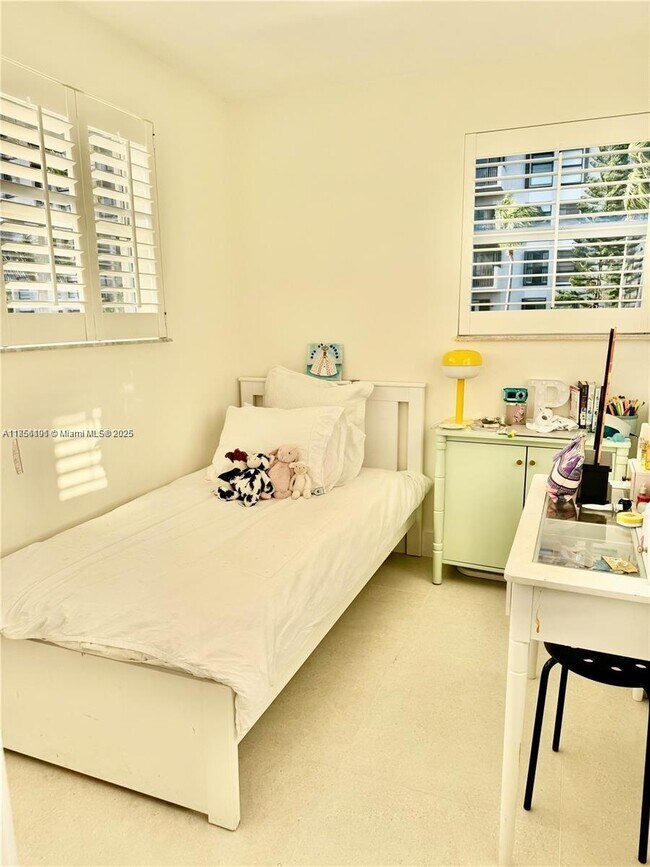 Building Photo - 555 Crandon Blvd