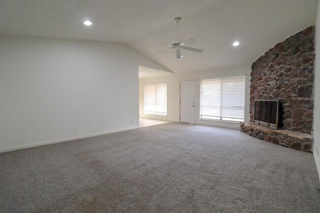 Building Photo - 5335 Cambridge Ln