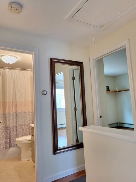 Building Photo - 378 Portland Rd