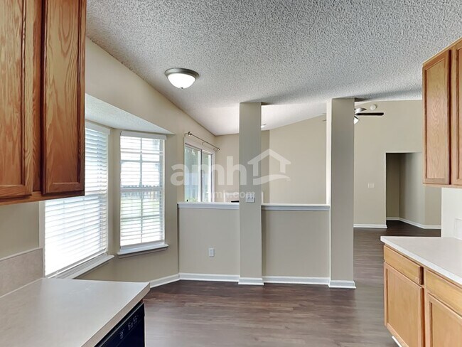 Building Photo - 1767 Saw Lake Dr