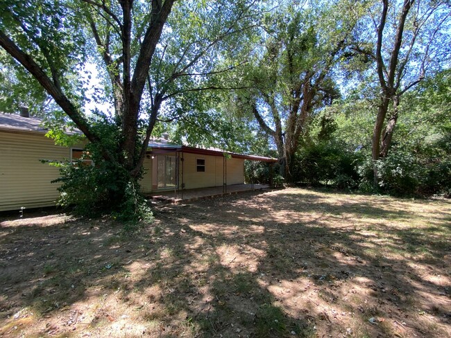 Building Photo - Mid Century Modern 3 Bed House- Walking Di...