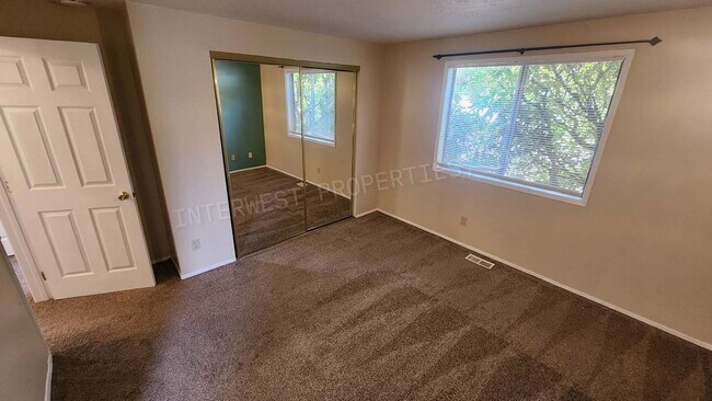 Building Photo - 3 bd 2 ba Ranch Style Beaverton Home with W/D in Unit, 2 Car Garage and Large Fenced Yard!