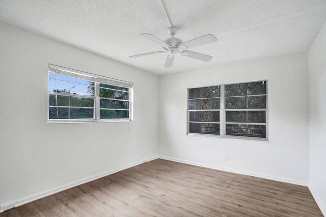 Building Photo - 57 Dorset Dr