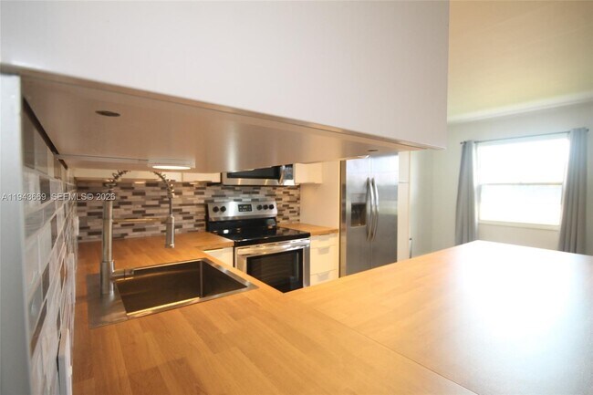 Building Photo - 301 SW 135th Ave