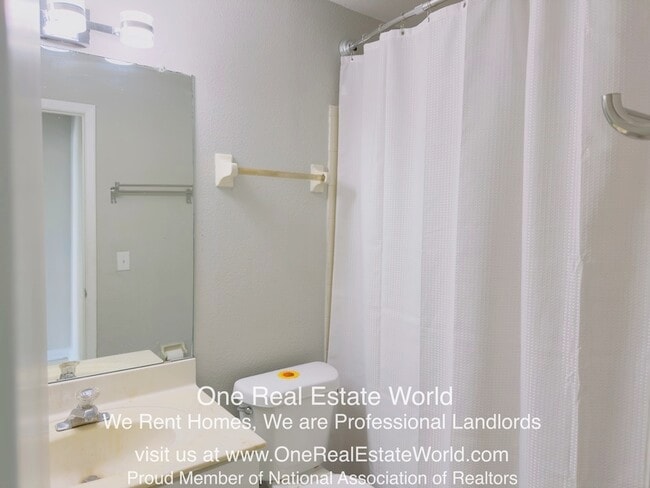 Building Photo - 2504 Woodgate Blvd