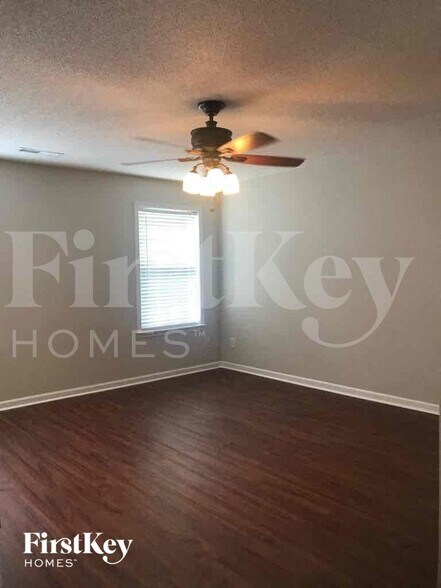 Building Photo - 2900 Hickman Ln