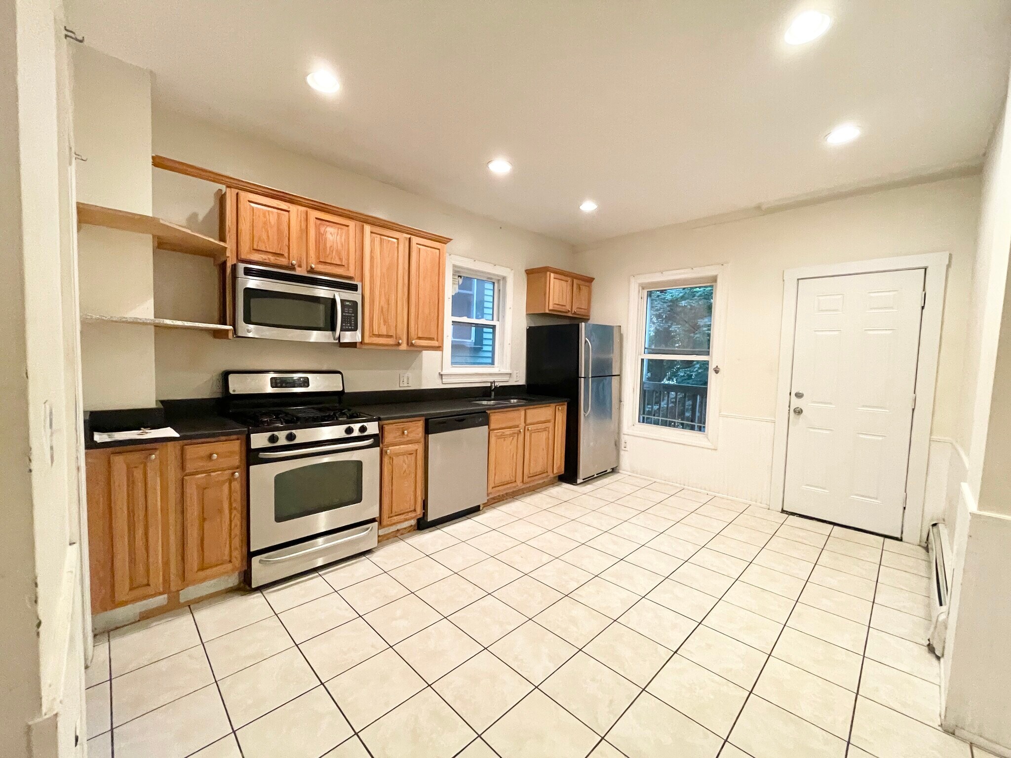 Building Photo - 61 Hillside St