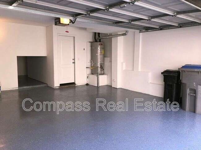 Building Photo - 2258 Golden Crest Commons