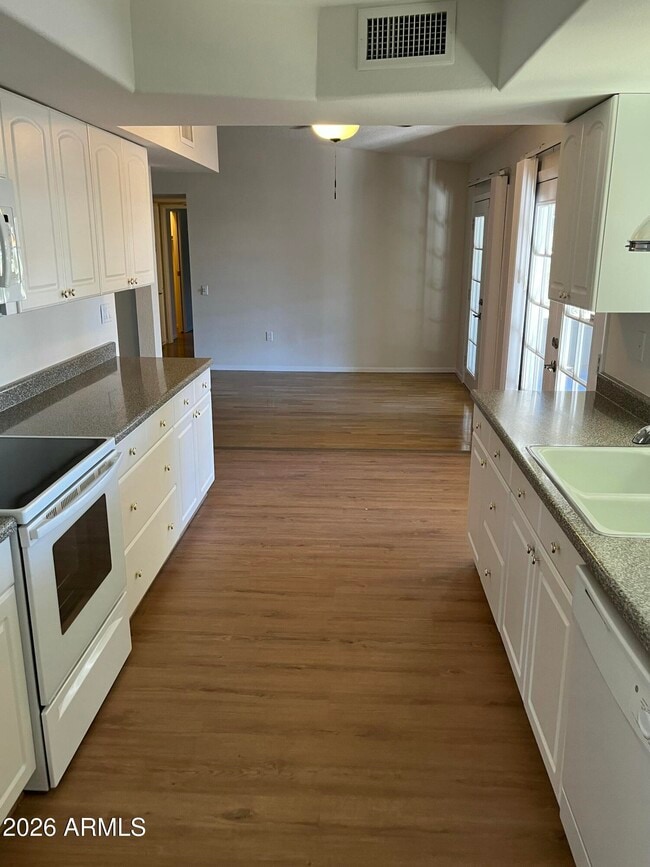 Building Photo - 10645 W Sequoia Dr