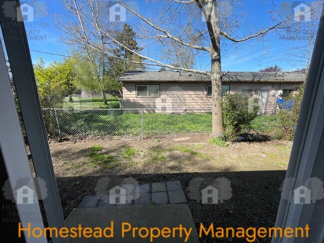 Building Photo - 672