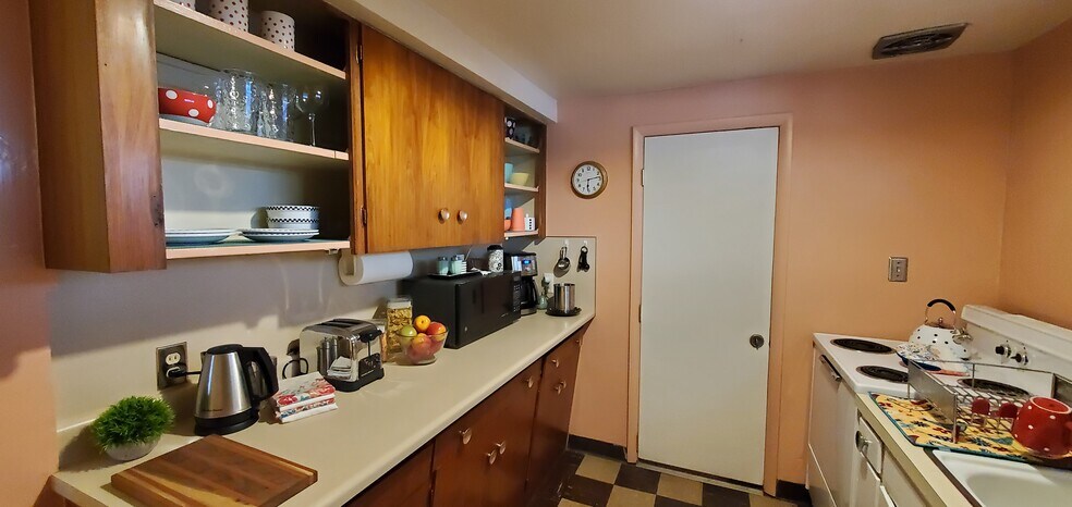 Cool retro vibe with open and closed shelving - 2315 W Smith Ave