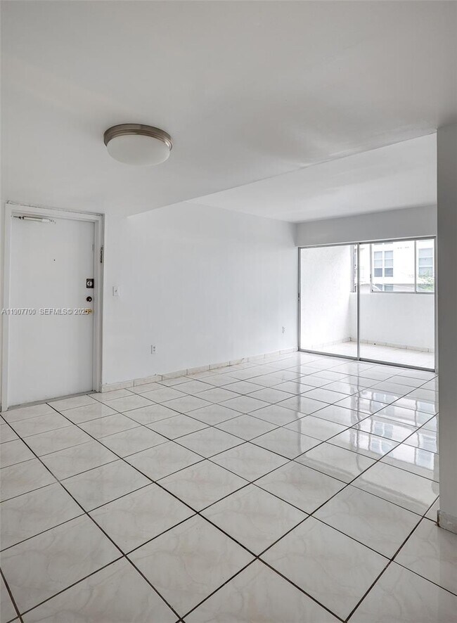 Building Photo - 750 NW 43rd Ave