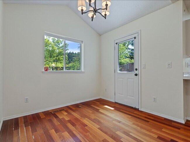 Building Photo - FOR RENT: MRS. CLEAN LIVED HERE! LOVELY HILLSBORO HOME AVAILABLE NOW! 4 BED, 2.5 BATH, 2 CAR GAR,...