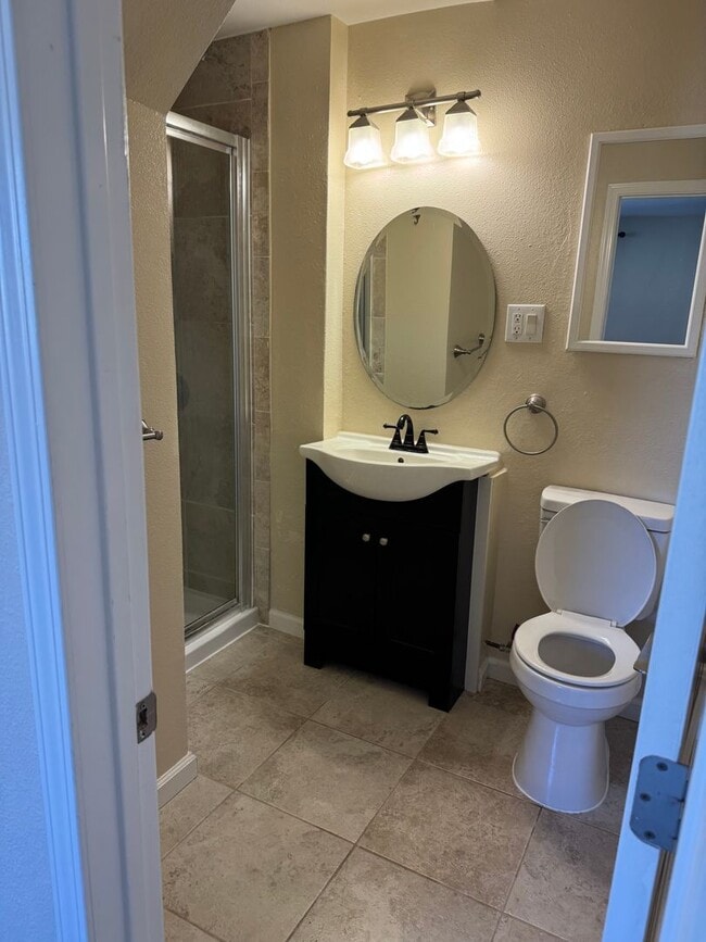 Building Photo - Spacious 3BR/2BA home in South San Francisco