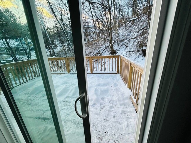 Building Photo - 541 Roseland Ave