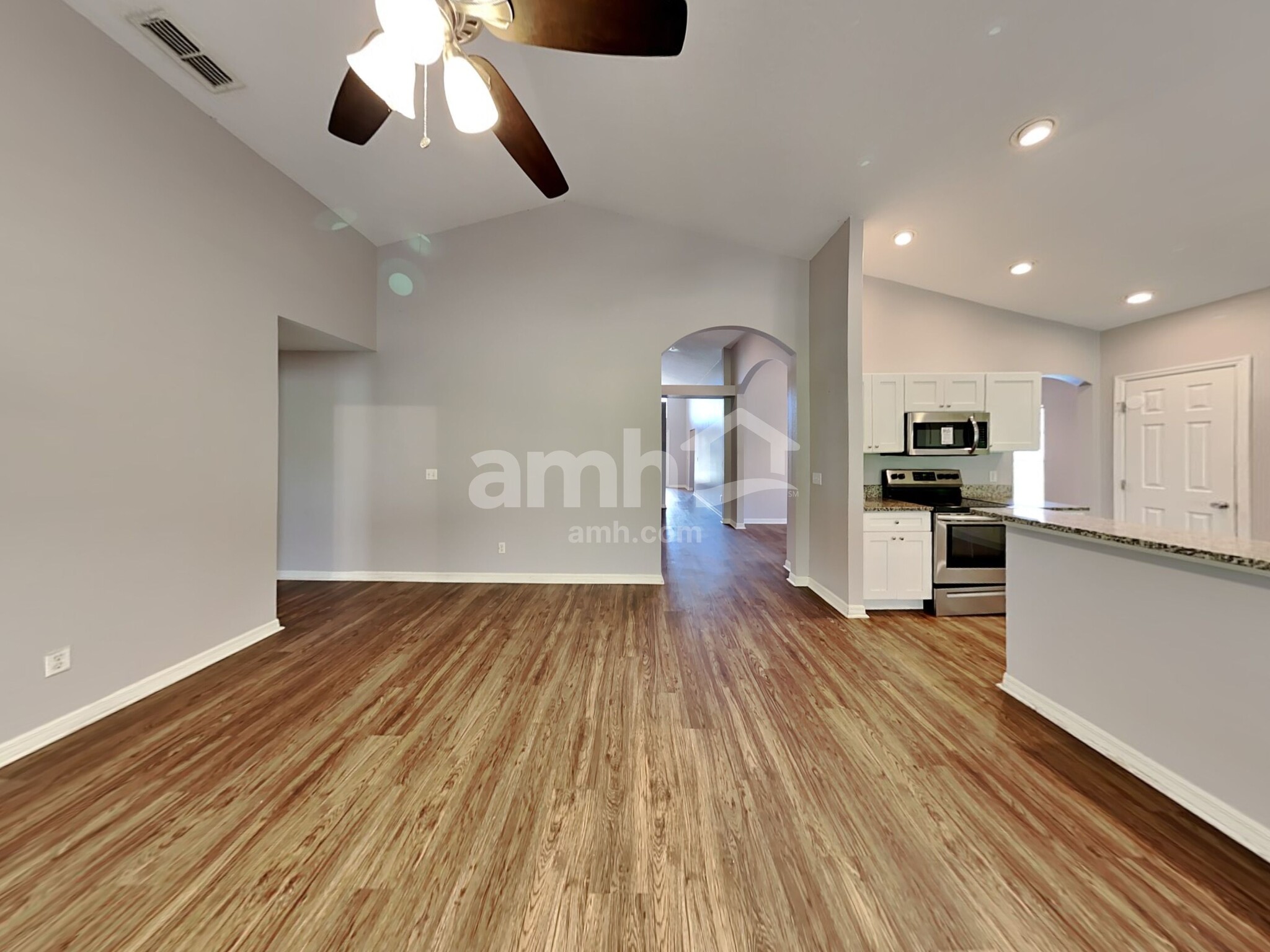 Building Photo - 204 Silver Palms Cir