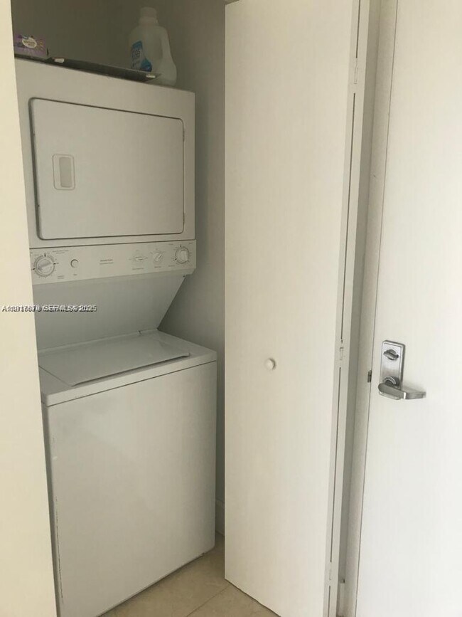 Building Photo - 92 SW 3rd St