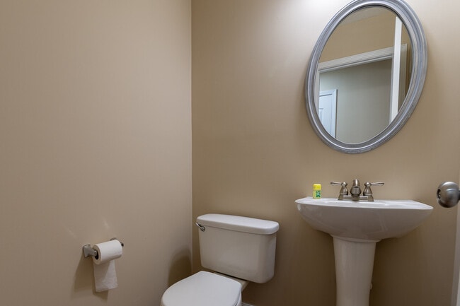 Building Photo - 700 Keyes Dr