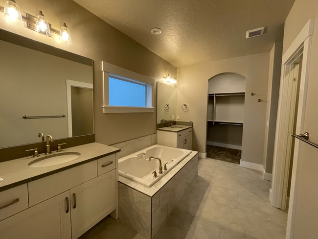 Building Photo - 2171 E Hidcote St