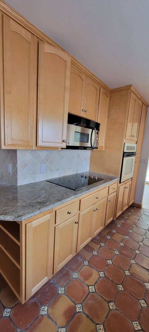 Building Photo - Lovely 4 Bedroom home in UTC  with large b...