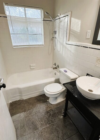 Building Photo - 1331 Colonial Rd