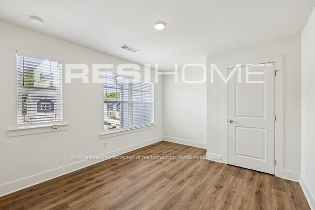 Building Photo - 1590 Barrow Xing Blvd