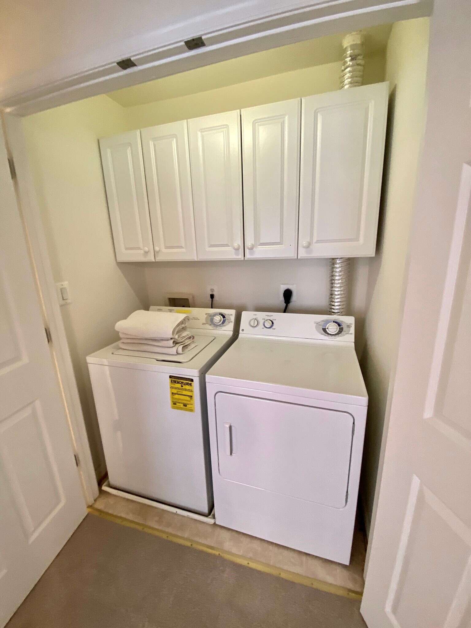 Full Washer and Dryer - 810 Revelstore Ter NE