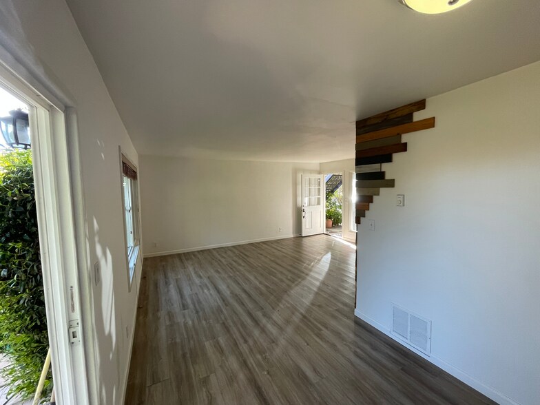 Building Photo - 521 E Arrellaga St