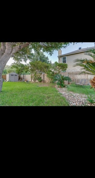 Building Photo - 3035 Fall Crest Dr