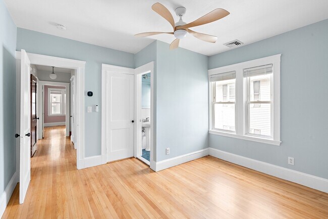 Building Photo - 706 Mt Auburn St
