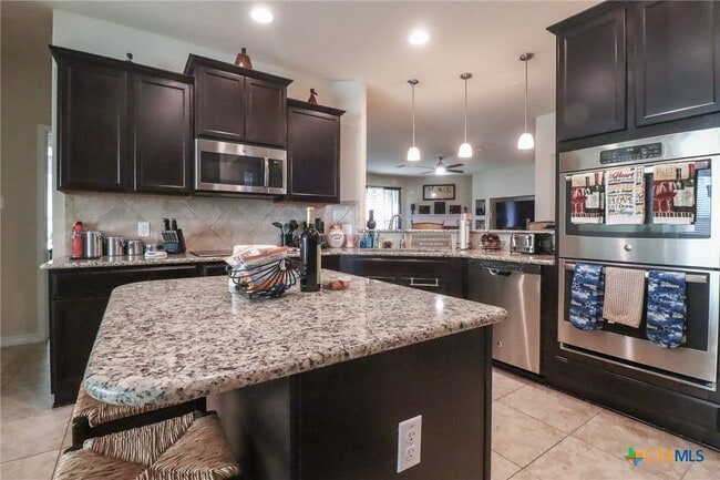 Building Photo - 802 Valentino Dr