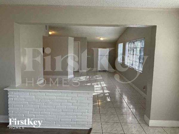 Building Photo - 1501 NW 16th Ln