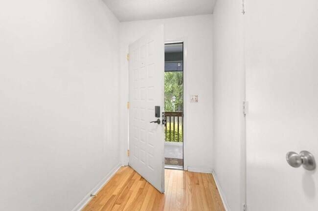 Building Photo - 1161 Shadow Lake Cir