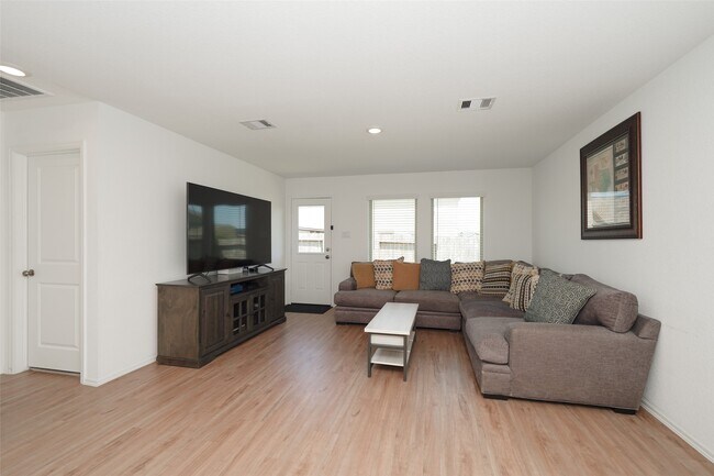 Building Photo - 26706 Paloma Blanca Dr