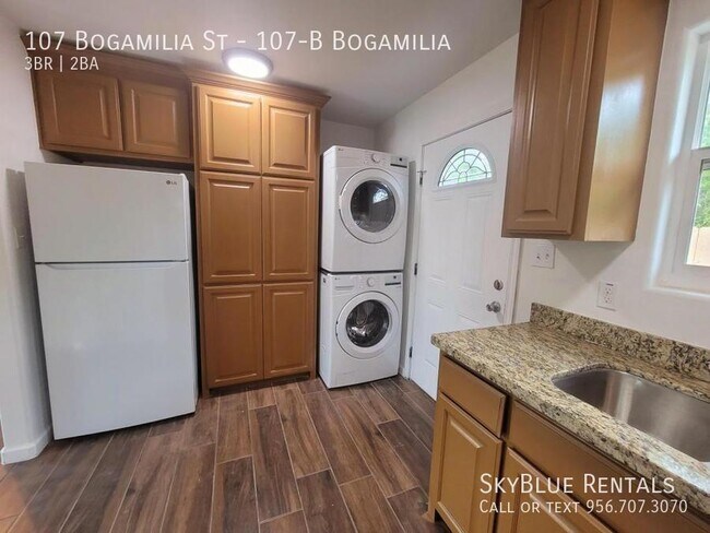 Building Photo - 107 Bogamilia St