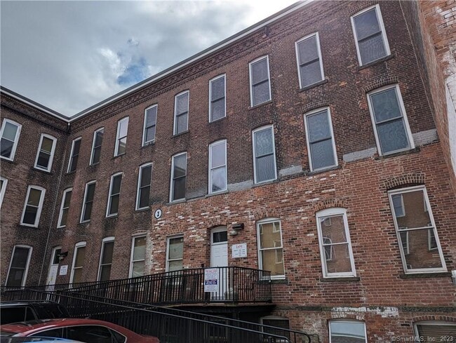 Building Photo - 325 Lafayette St