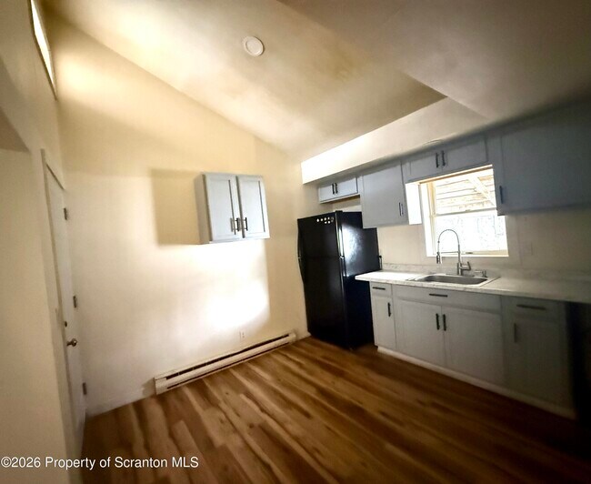 Building Photo - 307 School St