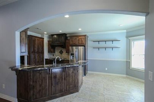 Building Photo - Gorgeous 4-Bedroom Home Ready to move in ASAP.