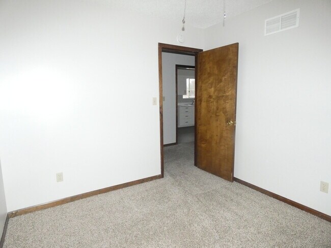 Building Photo - Beautiful Duplex in Gladstone, MO!