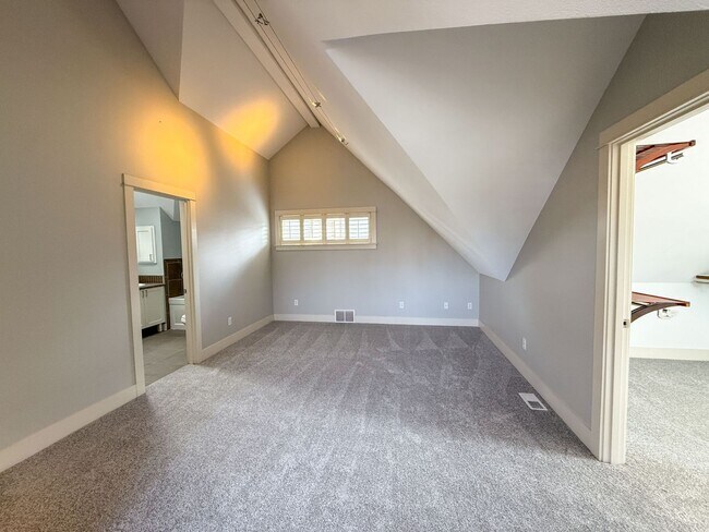 Building Photo - 3Bd/2.5Ba Seattle Townhouse