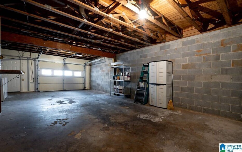 Building Photo - 1703 14th Ave S