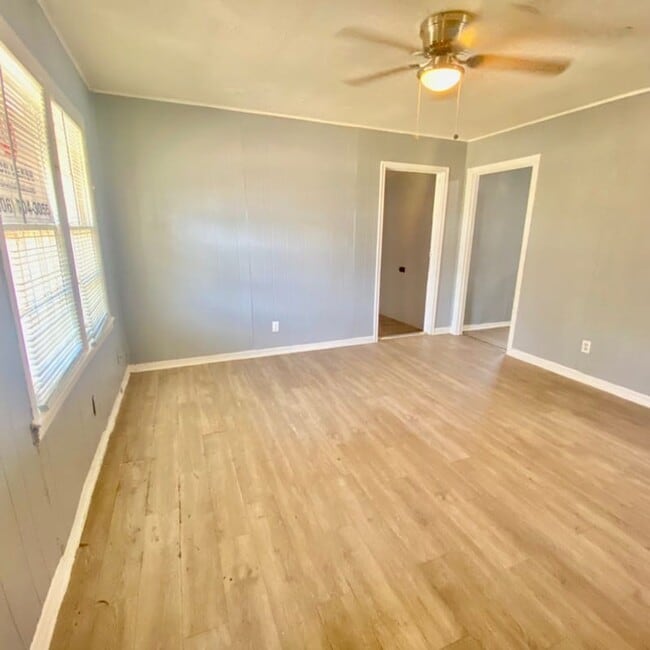 Building Photo - $0 First Month's Rent / $0 Deposit at Move-in