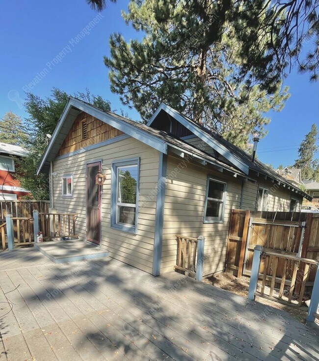 Building Photo - Super charming 2 BR cottage on the westside of Bend!