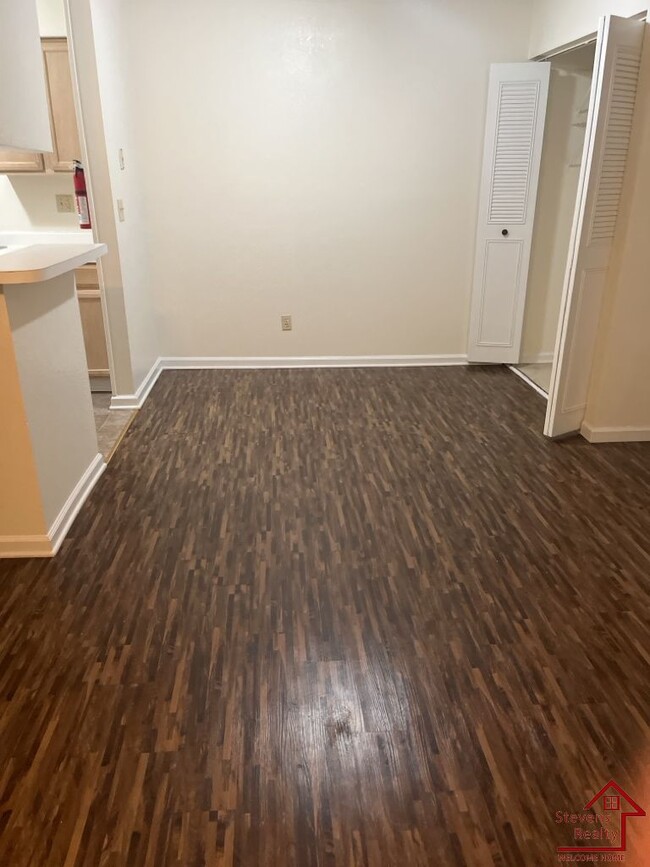 Building Photo - 430 Oriole Dr