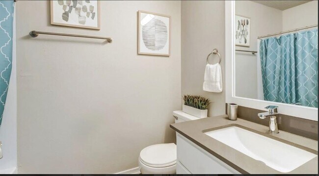 Building Photo - 1338 Christopher Ave