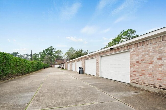 Building Photo - 10815 Norchester Village Dr
