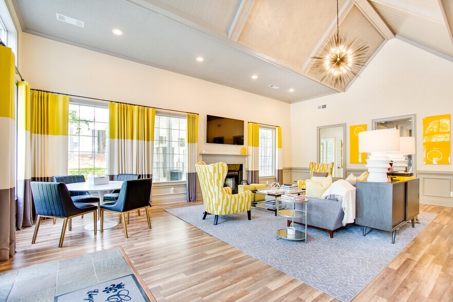 Leasing Office - Crowne Oaks Apartments